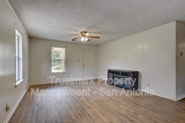 Building Photo - 930 Co Rd 342