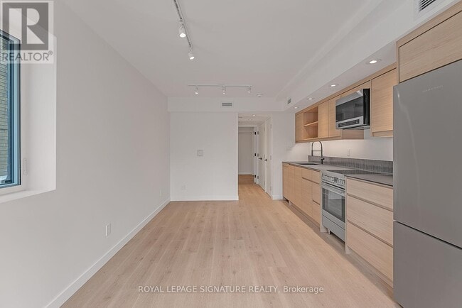 Photo du bâtiment - 1254-1254 Davenport Rd