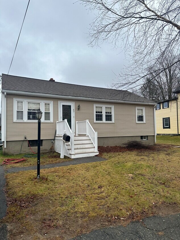 83 Willow St Unit Room 1 and 2, Woburn, MA 01801 Apartments in Woburn