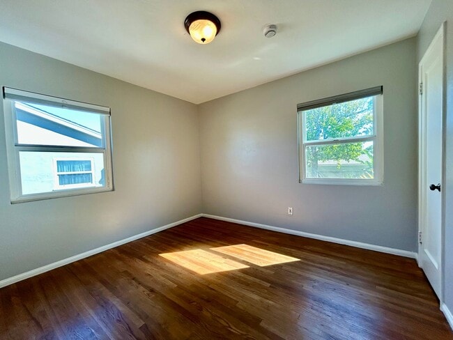 Foto del edificio - 2 Bed 1 Bath House with Large Yard in Cent...