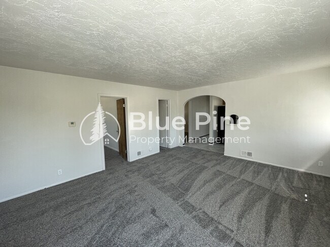 Foto del edificio - 301 E 18th St