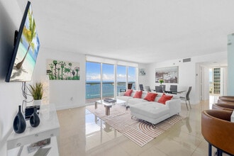 Building Photo - 1200 Brickell Bay Dr