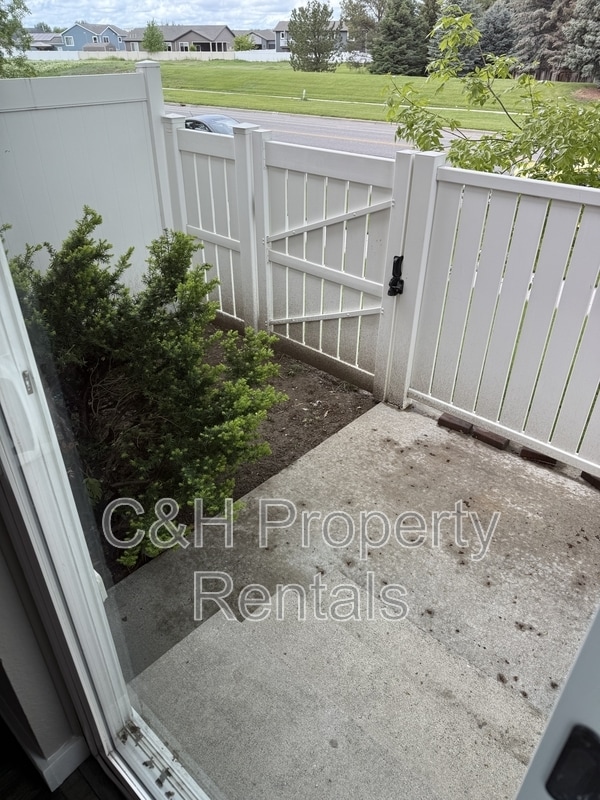 Building Photo - 3285 Canyon Dr