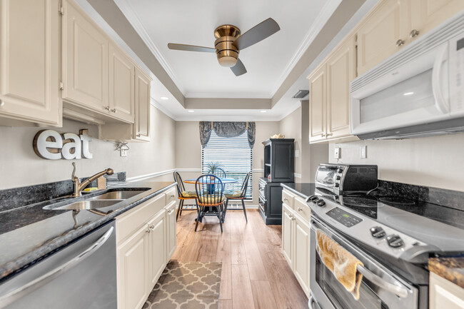 Building Photo - 2800 Cove Cay Dr