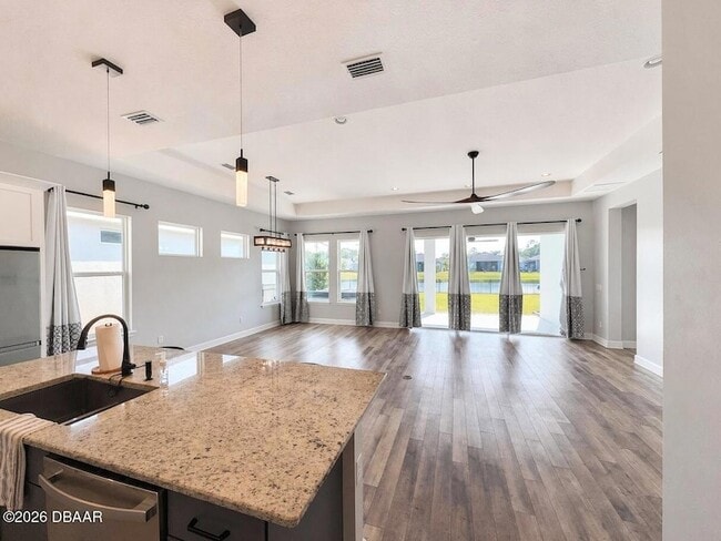 Building Photo - 6240 Woodhaven Village Dr
