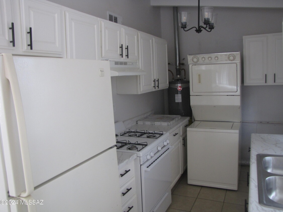 Foto principal - 4723 E 1st St