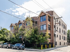 Building Photo - 1367 E 64th St