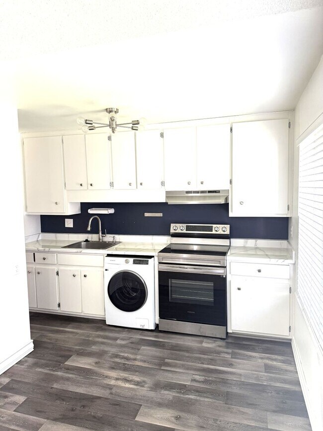 Foto del edificio - Charming One-Bedroom Condo in Prime Concor...