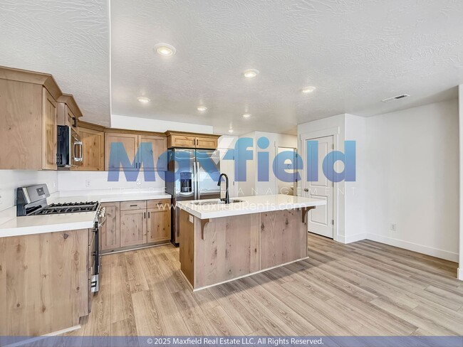 Foto del edificio - BRAND NEW END UNIT Town House 3BD 2.5BTH 2...