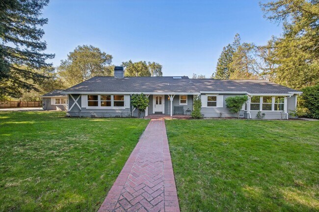 Foto del edificio - Private Gated Atherton Estate with Heated Pool & Lush Grounds