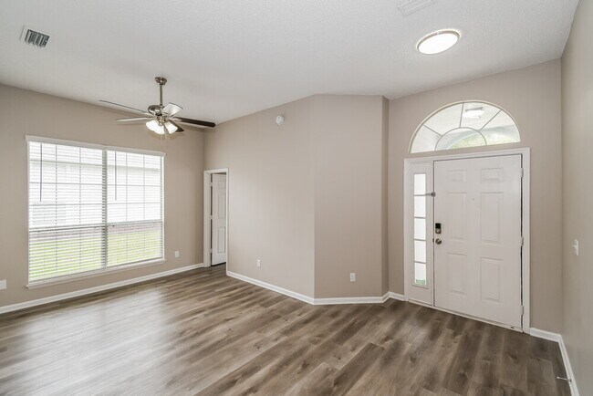 Building Photo - 383 Summit Dr