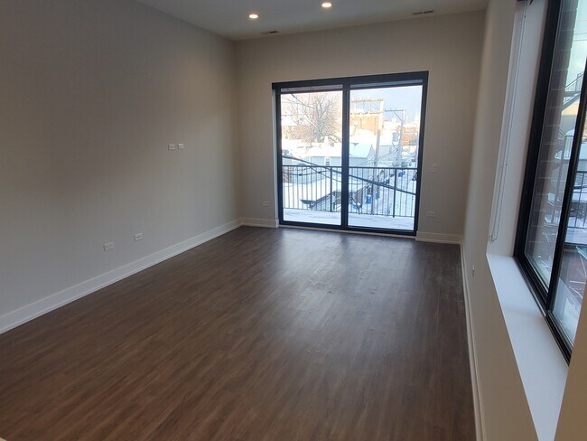 Foto del edificio - 1023 N Ashland Ave