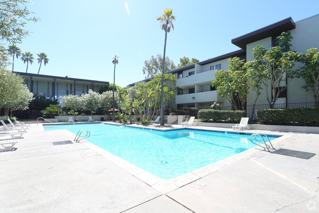 Paradise Gardens Apartment Homes Apartments in Long Beach, CA