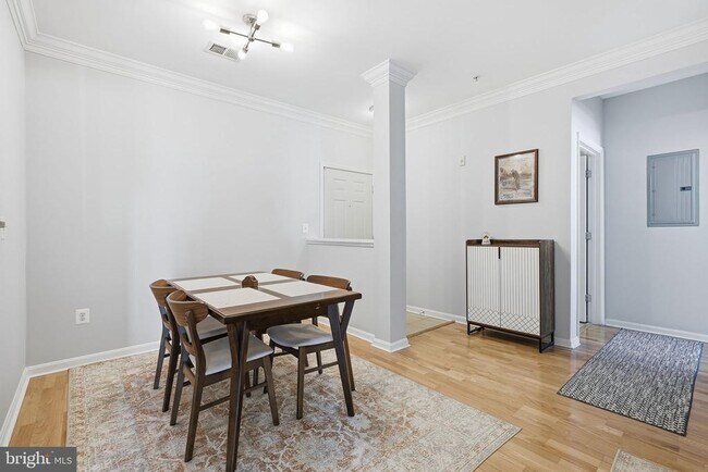 Foto del edificio - 4852 Eisenhower Ave