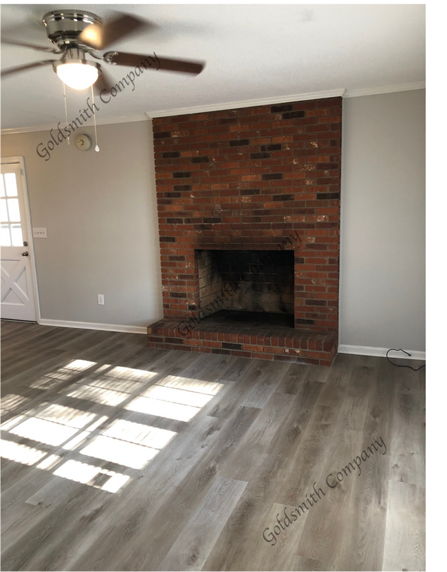 Building Photo - 12 Danhardt St