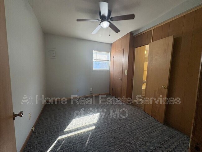 Foto del edificio - 1826 S Sieger