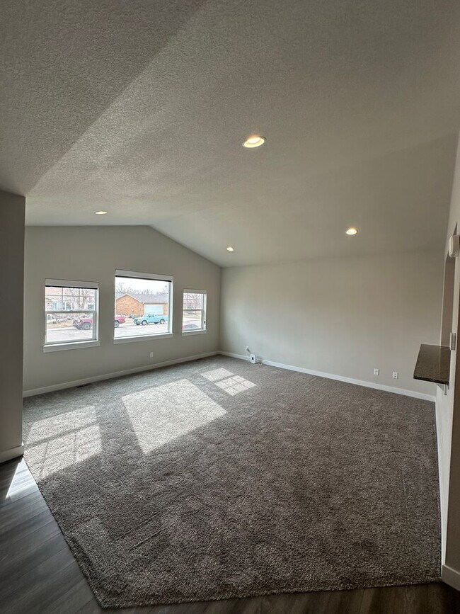 Foto del edificio - Amazing 3 bedroom townhome in Windsor!