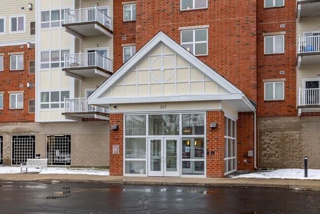 Foto del edificio - 527 Pawtucket Blvd