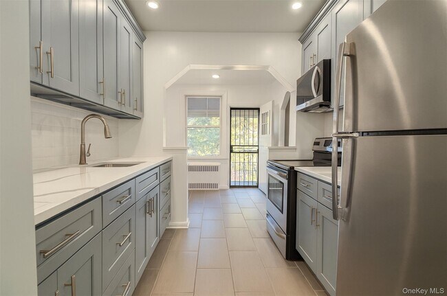 Foto del edificio - 1059 Burke Ave