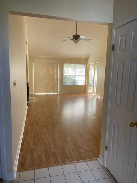 Building Photo - 810 Fairway Lakes Dr