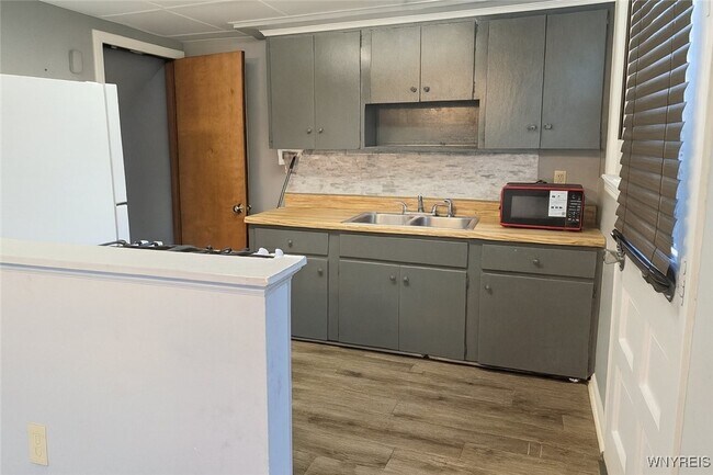 Foto del edificio - 2650 Eggert Rd