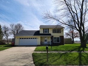 Building Photo - 1801 Kenny Ave