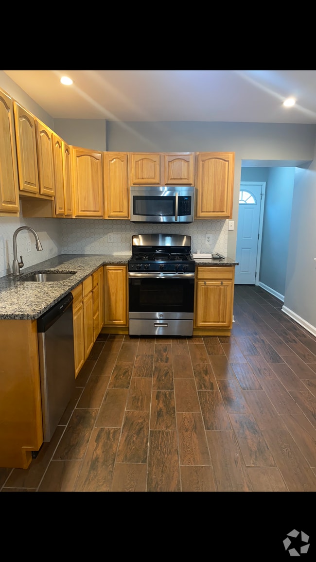 Building Photo - 4030 Poplar St