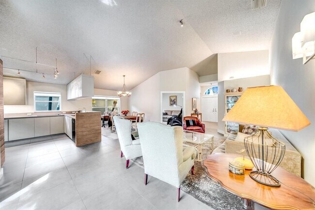 Foto del edificio - 7638 Charing Cross Ln