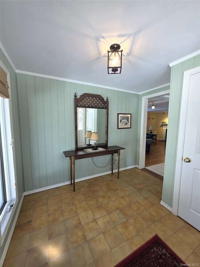 Building Photo - 30 Tappen Dr