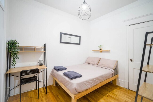 Photo du bâtiment - 2390 Rue Frontenac