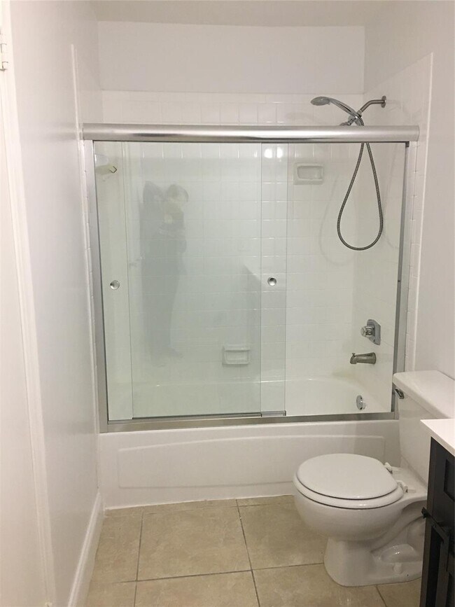 Foto del edificio - 927 Riverside Dr