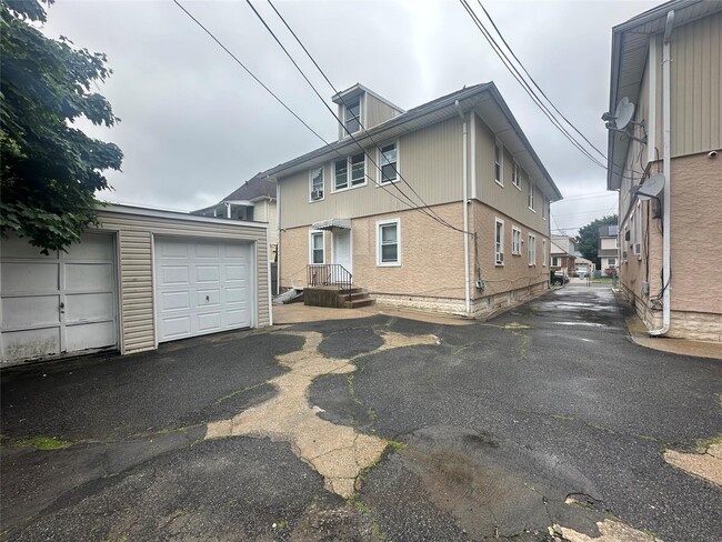 Building Photo - 14 Van Cott Ave