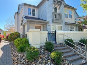 Building Photo - 1654 Lone Oak Trail