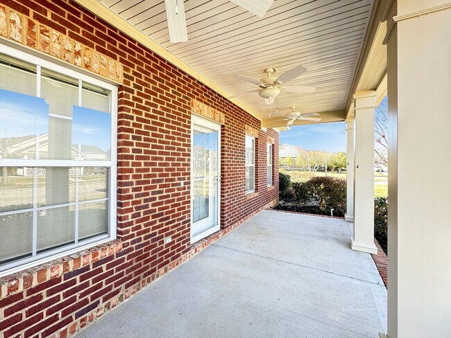 Foto del edificio - FOR RENT — Stunning One-Level Home in The Preserve, Oak Ridge’s Premier Lakefront Community