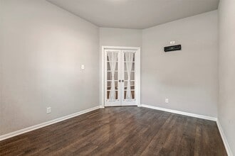 Building Photo - 18682 Legend Oaks Dr
