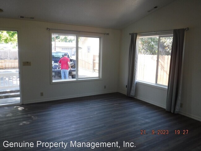 Foto del edificio - 3 br, 2 bath House - 107 Oak Street