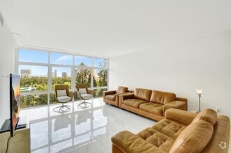 Building Photo - 20100 W Country Club Dr