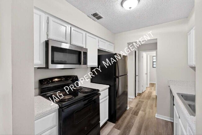 Foto del edificio - 482 Bentwood Ln