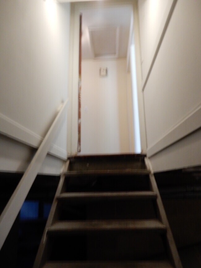 Building Photo - 324 S James Rd