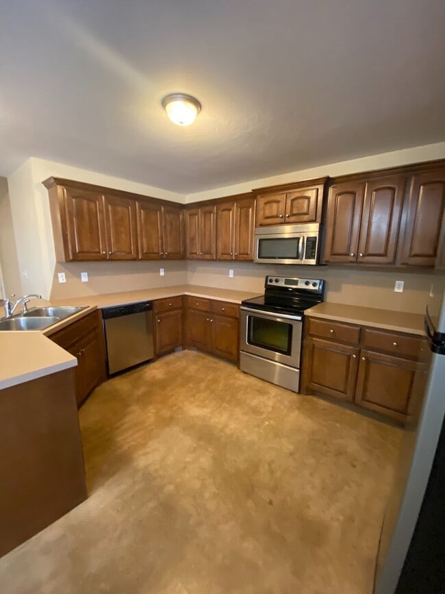 Building Photo - 2428 Ellis Dr