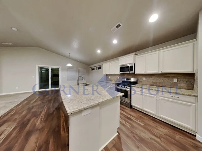 Building Photo - Stunning Home in Meridain!