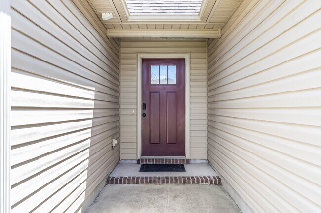 Building Photo - Charming 3- Bedroom home in Bradford Estates!