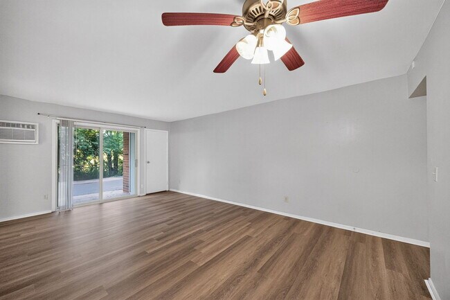 Foto del edificio - 2971 Deckebach Ave