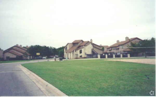 Foto del edificio - Sweetbriar Two Garden Homes