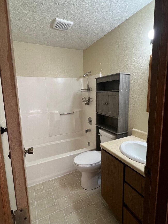 Building Photo - Must see 3 bedroom, 2 bath home with bonus...