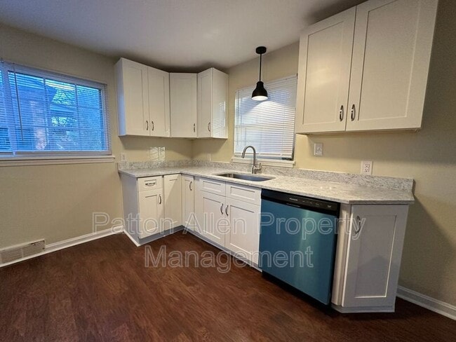 Building Photo - 12 Beechwood Rd