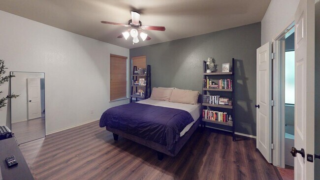 Foto del edificio - 6705 Rosita Oak Dr