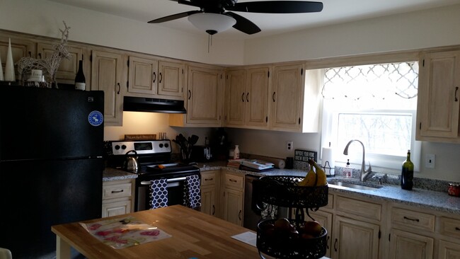 Building Photo - 103 Bridle Ln