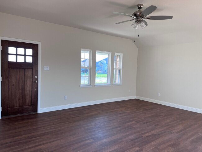 Building Photo - 4714 Elite Dr