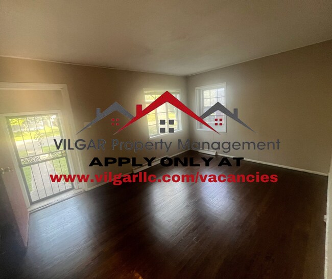 Building Photo - 2 spacious bedrooms, 1 high end bathroom h...